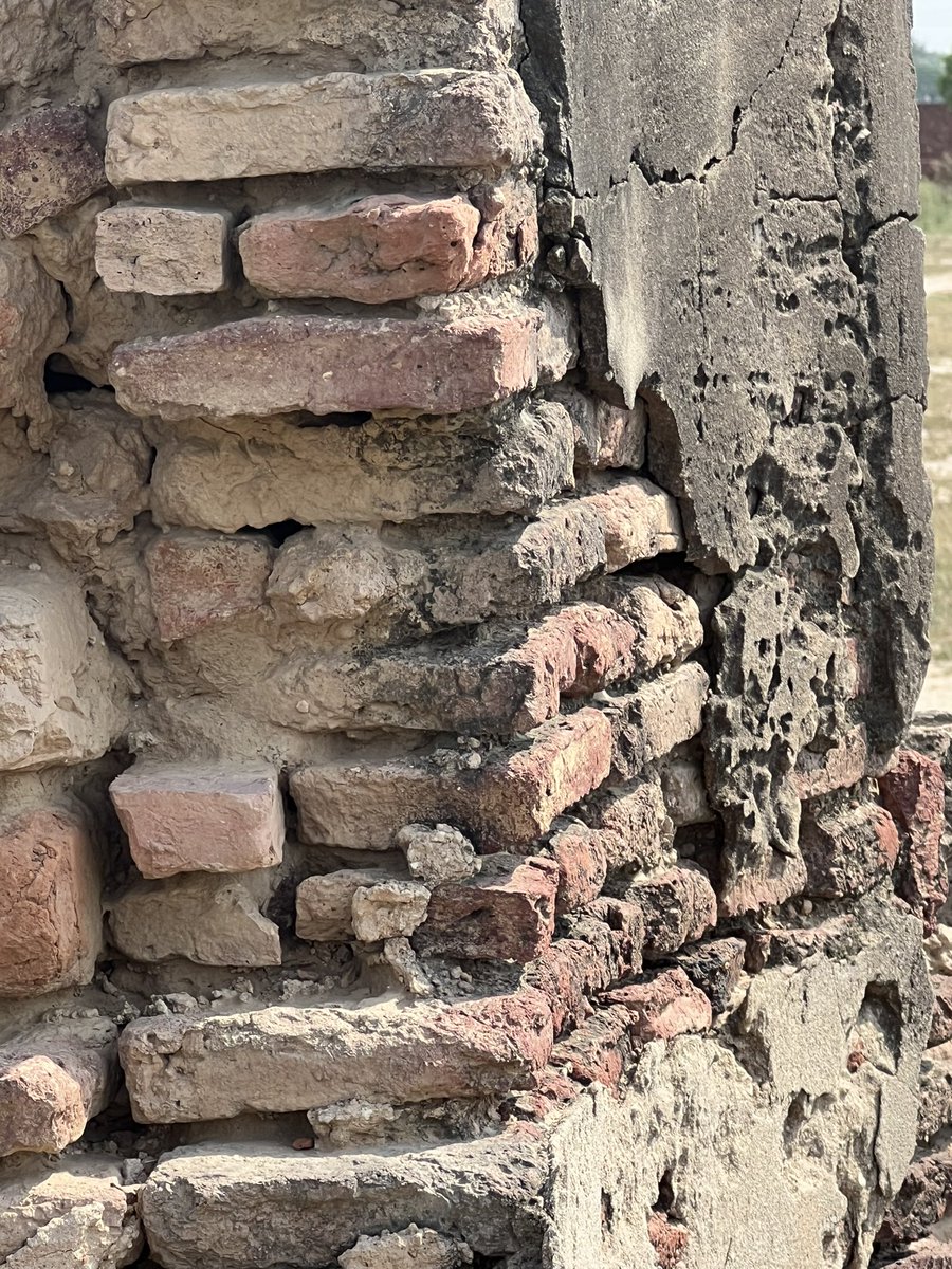 iamgurparvesh66's tweet photo. #Dagru #Moga 

We are Loosing one more Heritage Site

A Site Which has seen Many Kingdoms

Piyasa Khoo On Ventiletar https://t.co/e1AUInbn8B