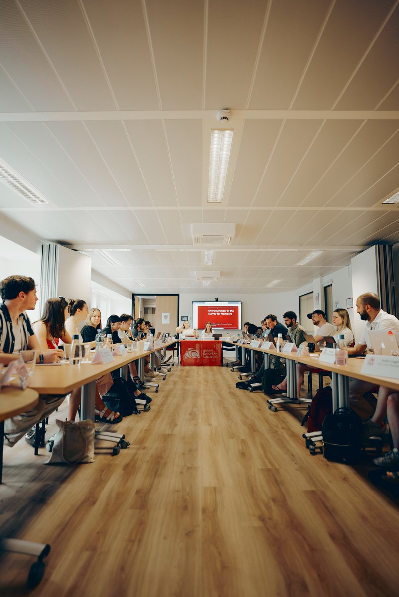 YES Bureau in Brussels from 16-18/06 7 resolutions adopted, addressing challenges committed to social democracy & progressive ideals. Link: linktr.ee/YESocialists Discussed political updates, YES activities & engaged in workshops. Thanks @PES_PSE & @FEPS_Europe for hosting us