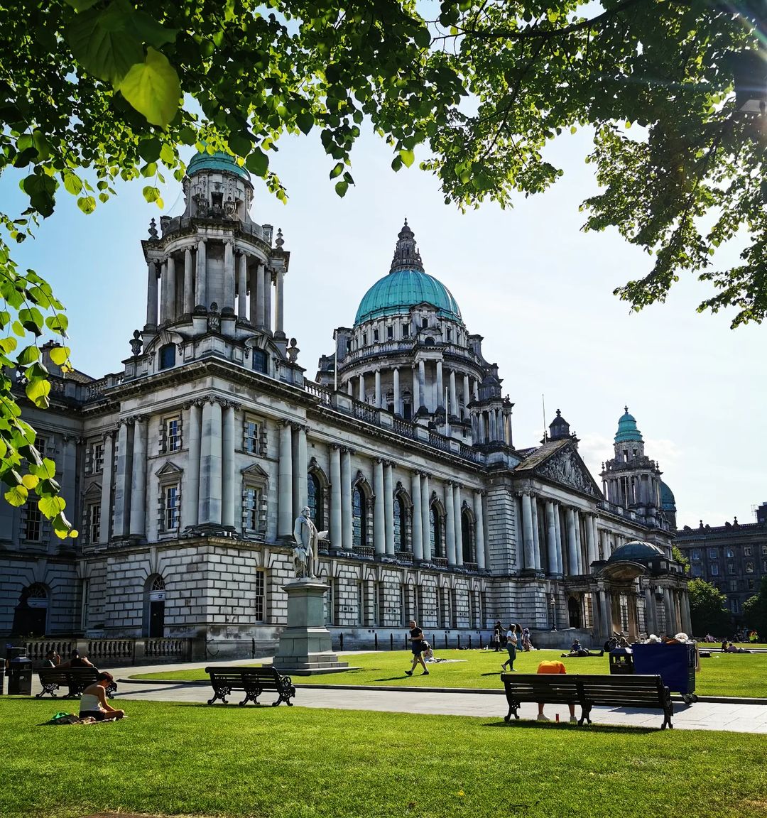 It's the official first day of summer! ☀️🏖️🍦

📍 Belfast City Hall

IG/my.life.around.the.world1