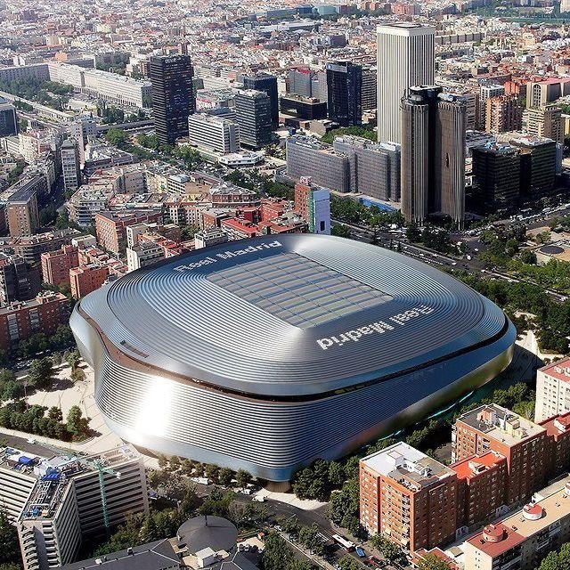 🏟️ According to @elmundoes, the new renovated Santiago Bernabeu once done will generate Real Madrid close to €1 billion every year.