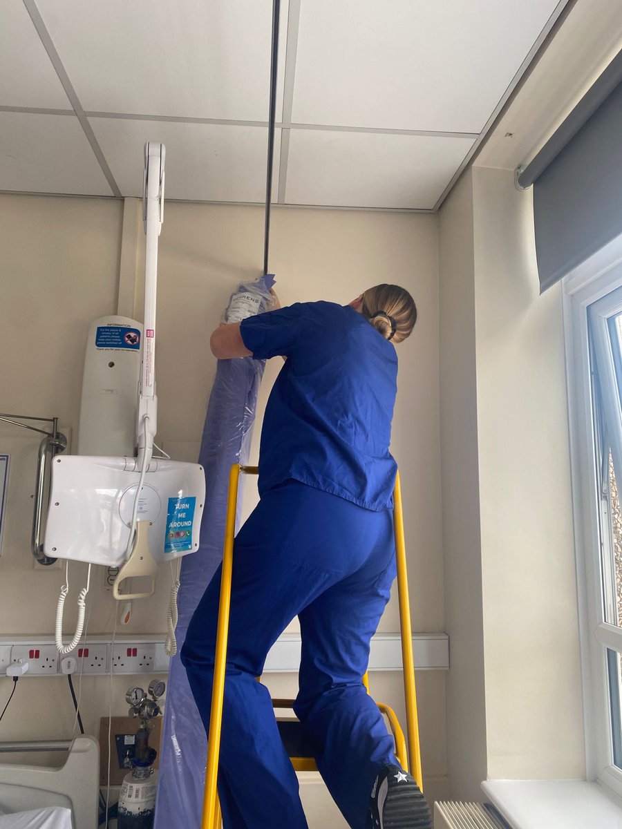 Samantha, our estates performance and compliance lead working
with our Warrington domestic task team this morning. Celebrating #HealthEFMDay across all staff groups.