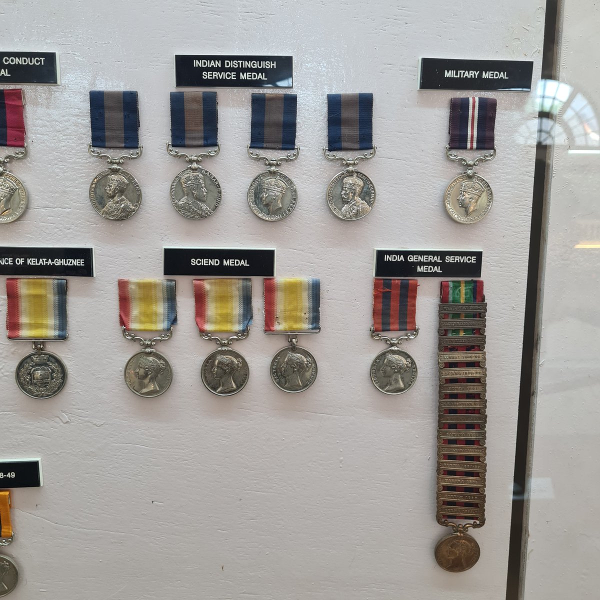 mahendr80843057's tweet photo. Some very rare pre-1947 medals on display at the IMA, Dehradun museum in Chetwode hall. https://t.co/ExoOA3kPMk