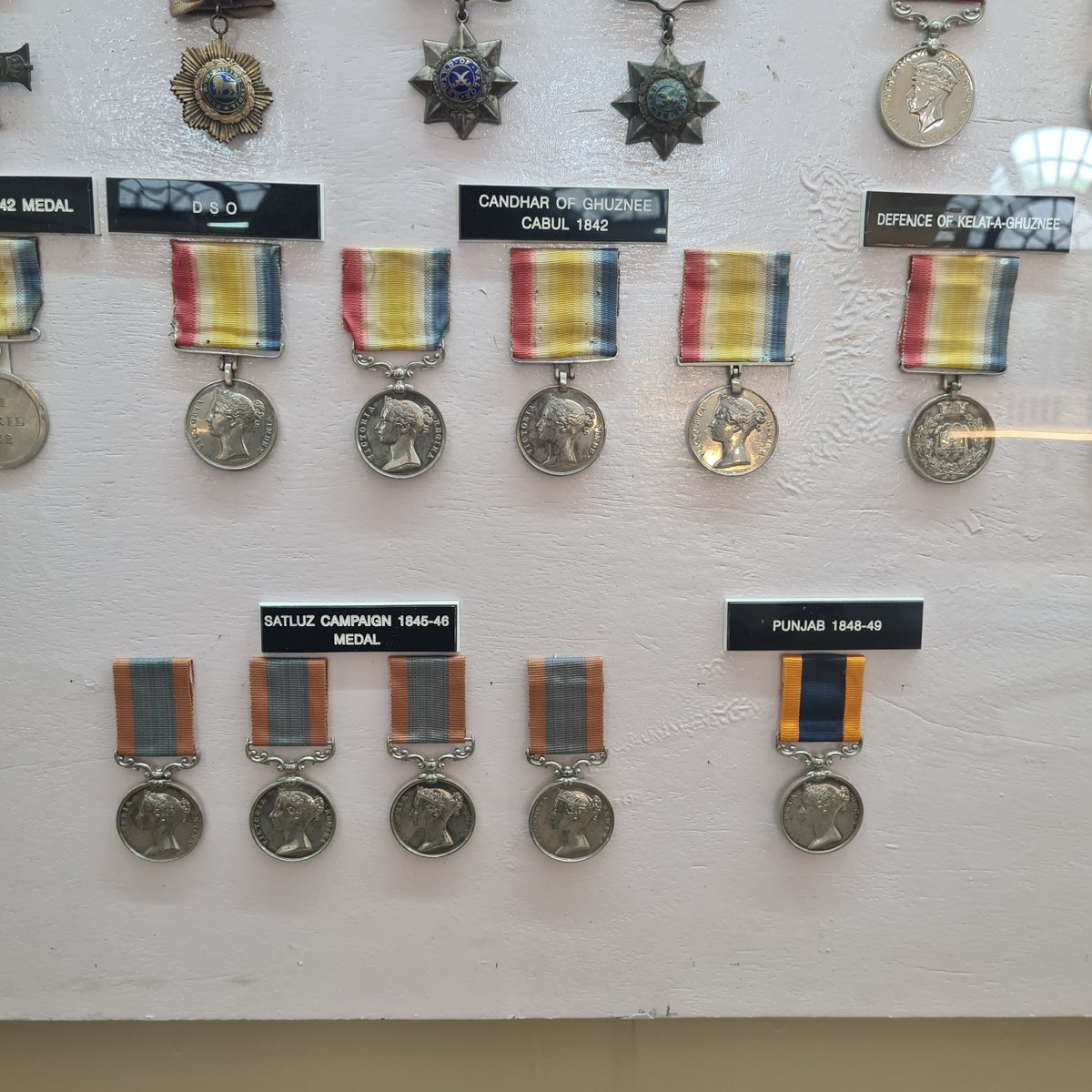 mahendr80843057's tweet photo. Some very rare pre-1947 medals on display at the IMA, Dehradun museum in Chetwode hall. https://t.co/ExoOA3kPMk