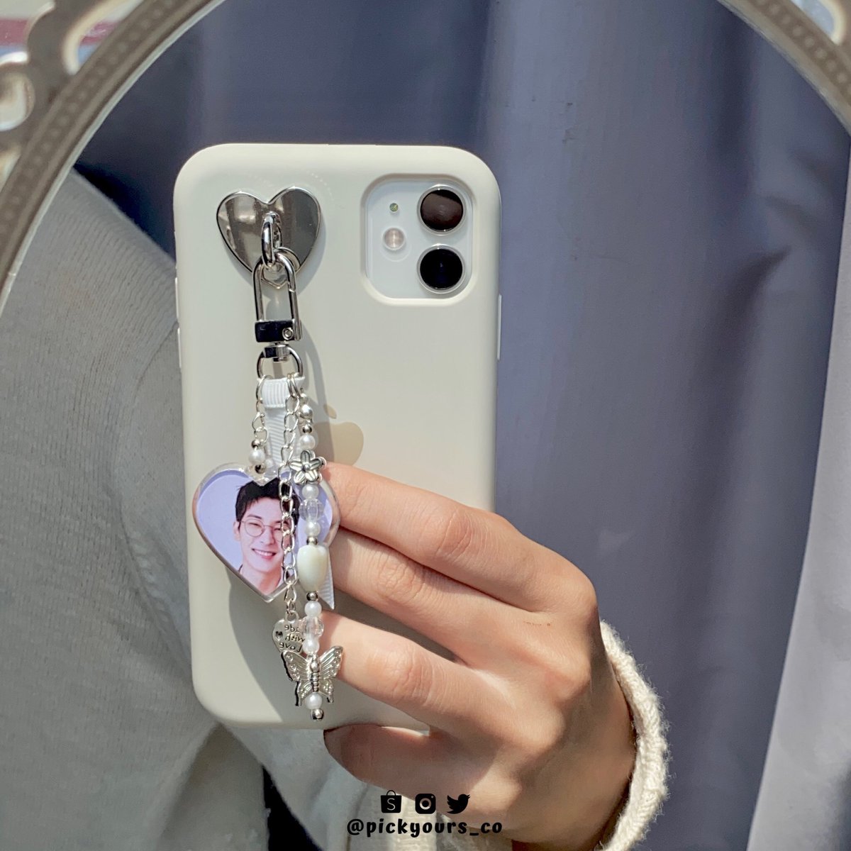pickyours_co's tweet photo. Annyeong caratdeul🫶🏻😘
Our new keychain collection is here!

Order via shopee ya⬇️
https://t.co/G7jAHTDezi

Happy shopping guys🫶🏻
#keychainkpop #keychainseventeen #carat #seventeen #svt #mingyu #scoups #wonwoo #vernon #woozi #jeonghan #joshua #dk #seungkwan #hoshi #jun #dino https://t.co/GGR056gDKe