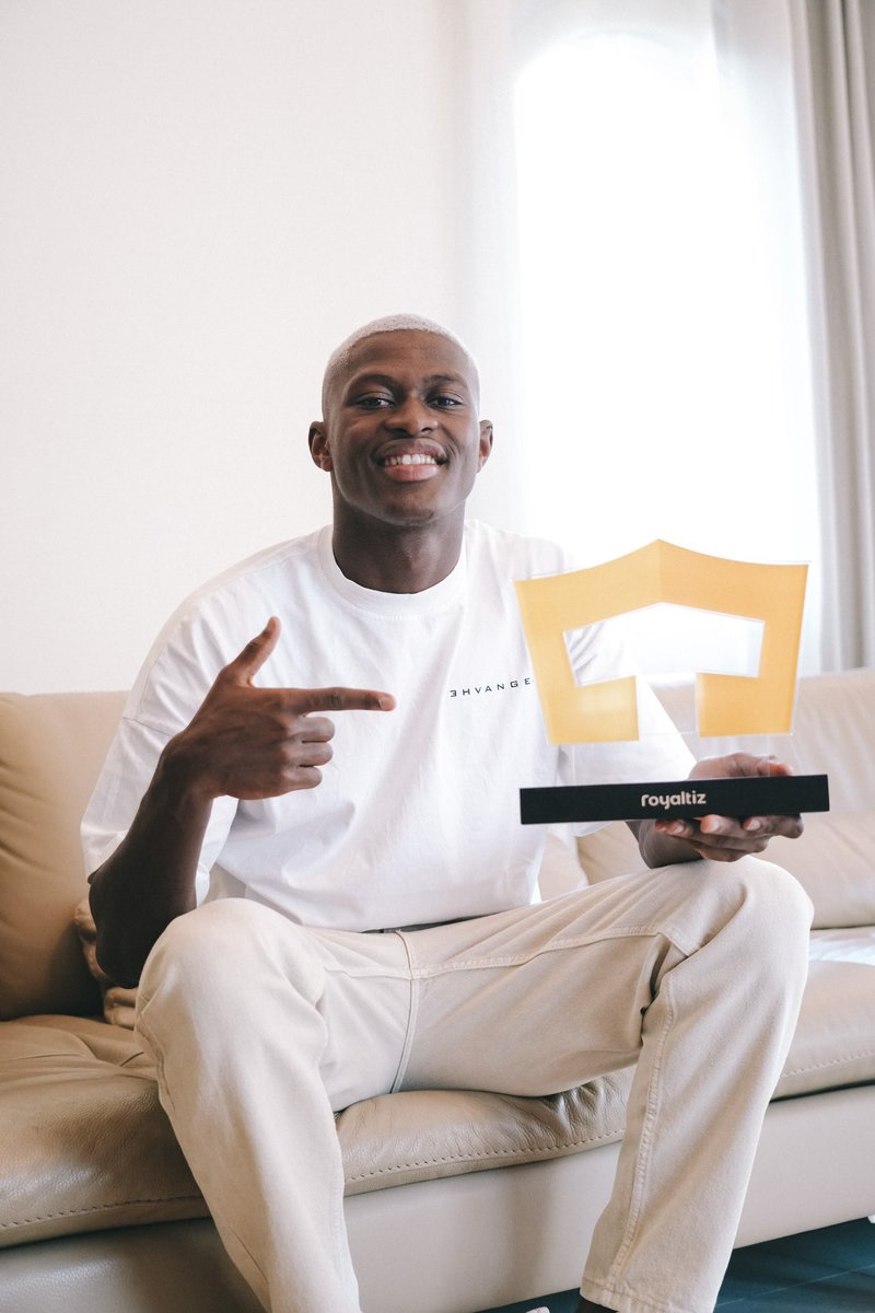 royaltiz_off's tweet photo. Welcome @nunomendes_25!

⚽️ @PSG_inside left-back 
🇵🇹 @selecaoportugal international player
🏆🏆🏆 X1 @ligaportugal winner and X2 @Ligue1UberEats winner

Introduction: 23/06. 6pm CET https://t.co/6fD4uI8te4