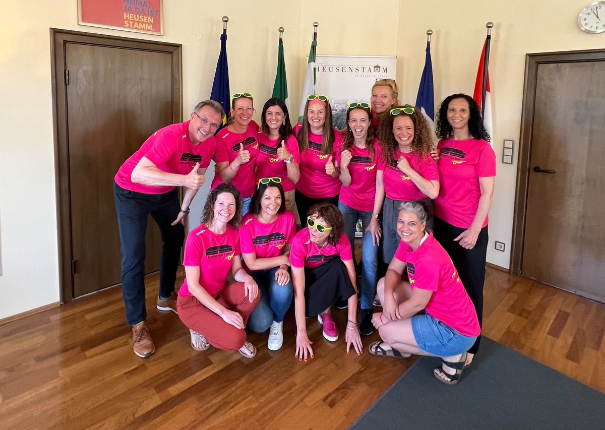 #Heusenstamm: Ein Frauen-Team der Stadtverwaltung hat am Muddy Angel Run 2023 (Zeichen gegen #Brustkrebs) teilgenommen. Bürgermeister bedankt sich für den Einsatz! #Muddyangelrun2023 
 heusenstamm.de/de/buerger-und…