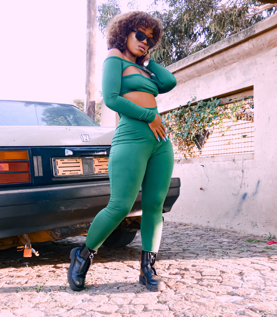 TStarIllKeyz's tweet photo. LESEGO VOCALIST - " IZIMO EP " 🌊⚡️ 

Now available on all digital platforms 🌍  https://t.co/0mV6TS56Fb https://t.co/pxgMdKtCWR