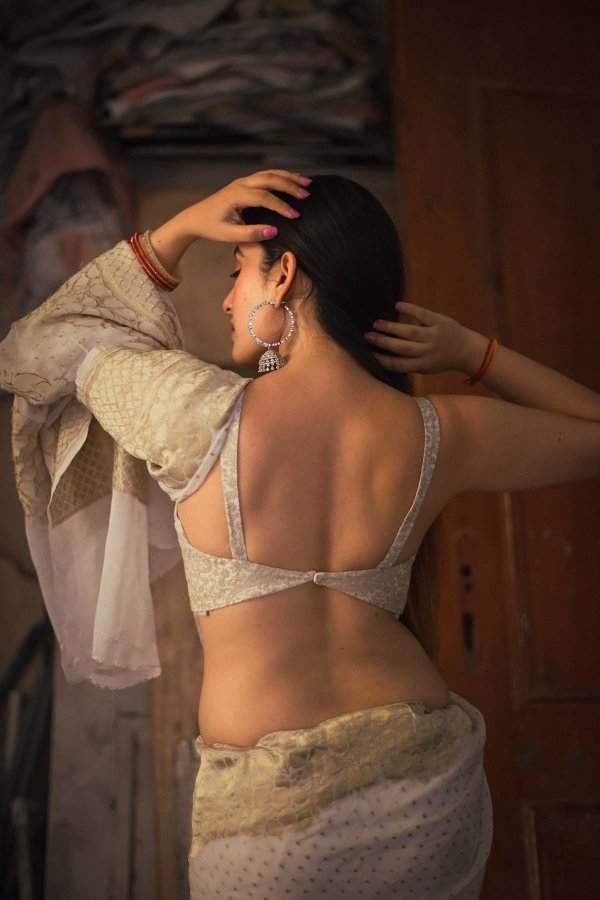 FzIquICagAISsXy?format=jpg&name=900x900