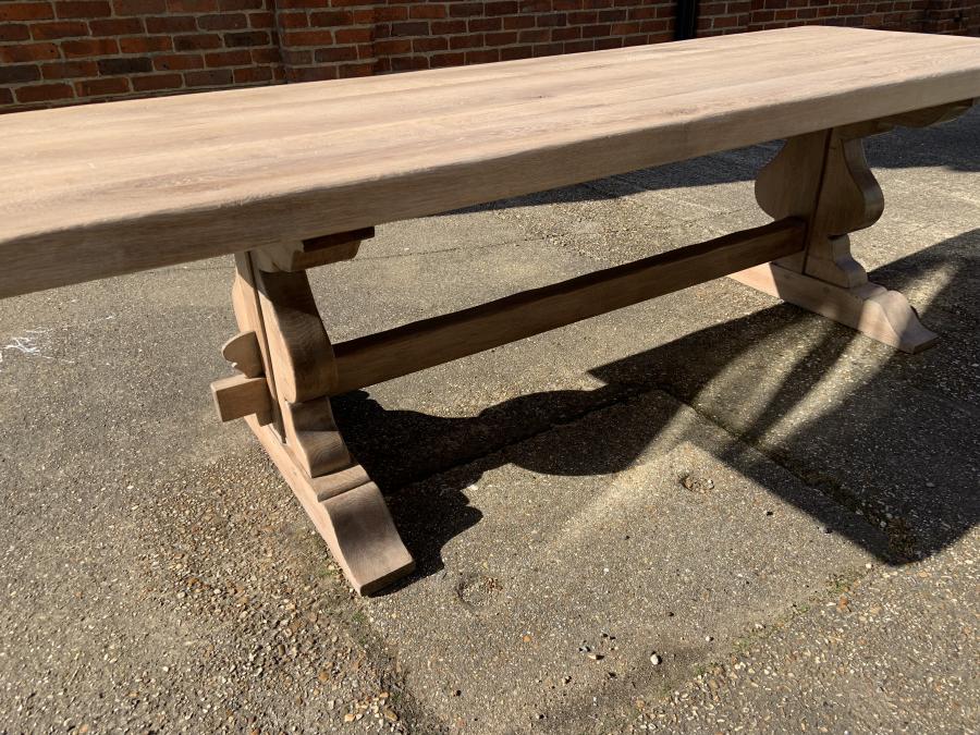 AntiqueTables1's tweet photo. 18th Century style Trestle Table has a light and waxed finish that gives it protection but also helps to retain the character of the the timber.
https://t.co/arNzvAYMLN
#trestletable #antiquetrestletable #antique #furniture #interiordesign https://t.co/oEdtwjS2pQ