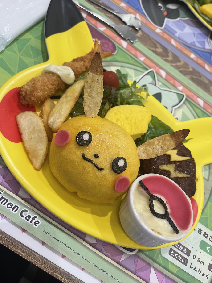 pikachu no humans pokemon (creature) chef hat :3 solo hat poke ball  illustration images