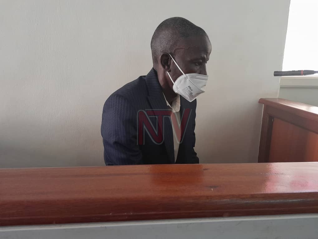 JUST IN: An undersecretary in the Office of the Prime Minister has turned himself in before the Anti-corruption court to answer to charges of abuse of office. Geoffrey Sseremba is accused of causing a UGX 4.4 billion loss to the government 
📸NTV
#ExposeTheCorrupt