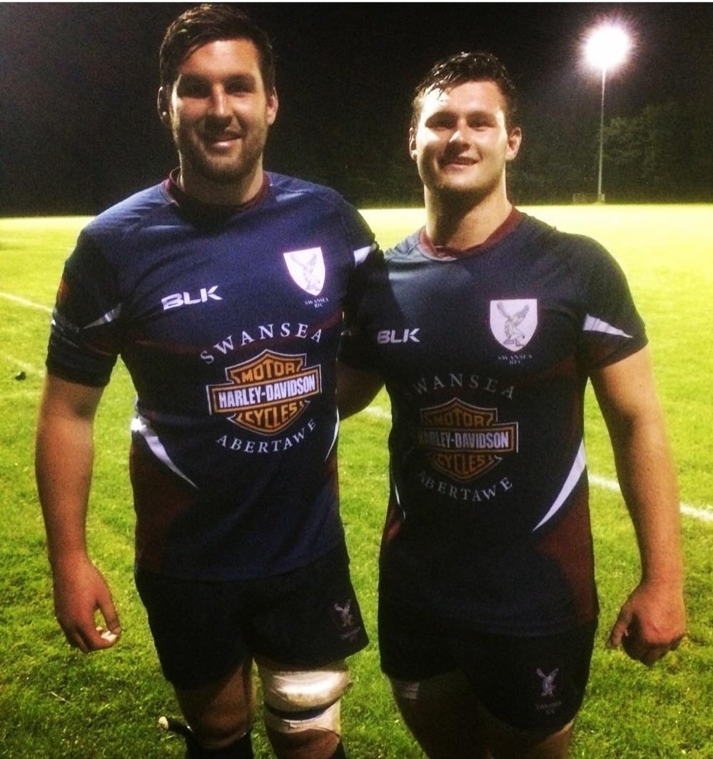 Mumbled RFC are delighted to announce our new player coach Jon Fox who will be joining older brother Ben Fox (pictured) in the coaching team

Bonny returns to his boyhood club after developing through our mini and junior section.

1/2