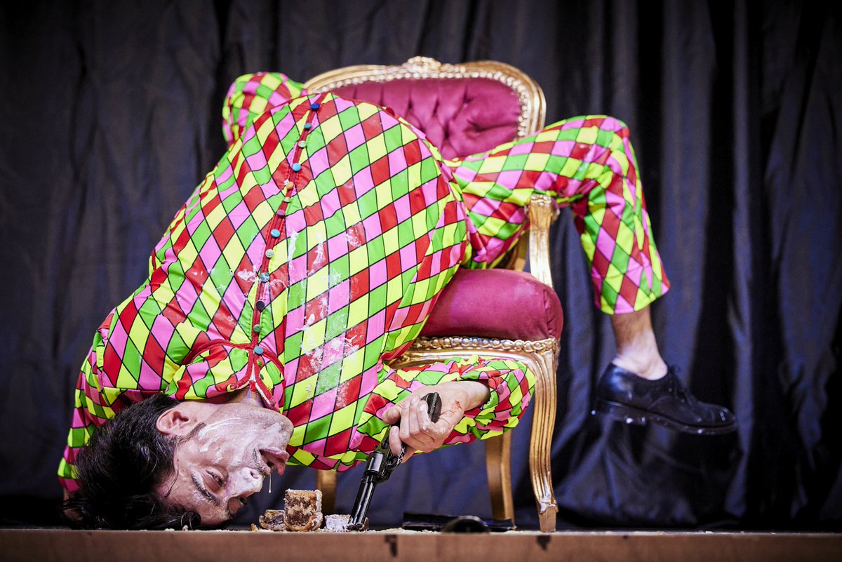 Théâtre Nanterre-Amandiers (@lesamandiers) on Twitter photo #Actu #Onaime #Onpartage #PrixJeanJacquesLerrant, ce lundi 19 juin, Bertrand de Roffignac a reçu le prix de la révélation théâtrale de l'année pour son rôle #Arlequin dans #Majeunesseexaltée. Retrouvez-le(s) à la rentrée au TNA - <a href="/lesamandiers/">Théâtre Nanterre-Amandiers</a>
👉 t.ly/IoVL 👈 #Actu #Onaime #Onpartage #PrixJeanJacquesLerrant, ce lundi 19 juin, Bertrand de Roffignac a reçu le prix de la révélation théâtrale de l'année pour son rôle #Arlequin dans #Majeunesseexaltée. Retrouvez-le(s) à la rentrée au TNA - <a href="/lesamandiers/">Théâtre Nanterre-Amandiers</a>
👉 t.ly/IoVL 👈