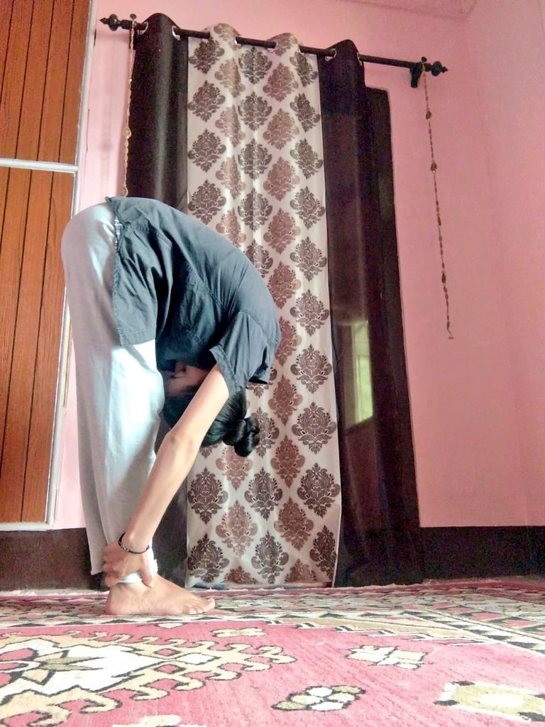 Yoga poses done by NSS volunteer DIKSHA THAKUR on the occasion of 𝐈𝐍𝐓𝐄𝐑𝐍𝐀𝐓𝐈𝐎𝐍𝐀𝐋 𝐘𝐎𝐆𝐀 𝐃𝐀𝐘. 
@_NSSIndia @NSSRDChandigarh @NssrdD @ConnectingNss @_NSSAwards @HimachalNss @NSSChennai @NSSRDPATNA @nssrdbangalore @PMOIndia @ianuragthakur @YASMinistry @iyd21june