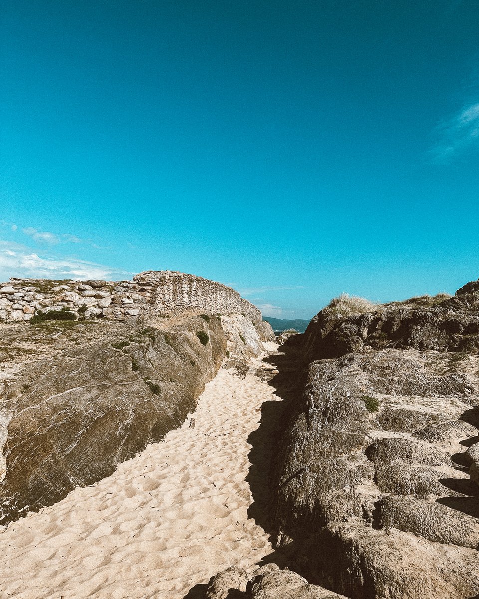 movingtheway's tweet image. Getting the first glimpses of Castro de Barona.
.
#spaintravel #vanlifespain #vanlifeadventures #vanlifedestination #vanlifepics #vanlifelovers #vanlifeescape #vanlifeblogger #vanlifegermany #vancation #movingtheway #keepyourspiritmoving  #roadtrip #adventureculture #wanderout