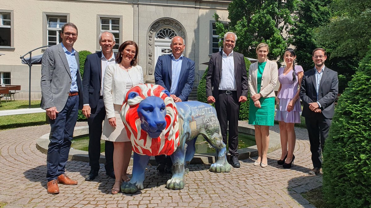 Das Kfz-Gewerbe Hessen im Austausch mit Justizminister Prof. Dr. Roman Poseck zu den Problematiken einer möglichen AGB-Reform:
kfz-hessen.de/mittelstand-fu…
