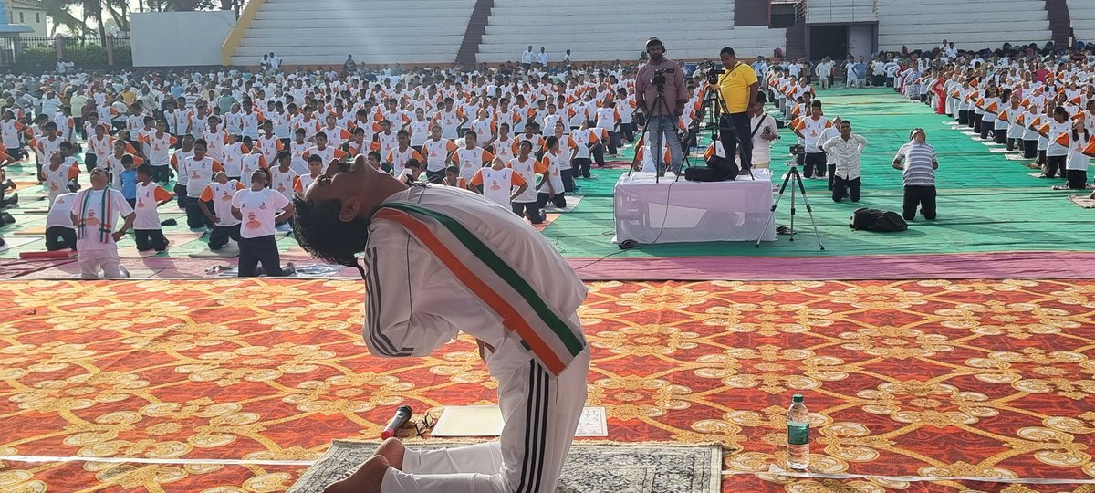 #IDY2023PATANJALI_KARNATAKA 
@EXAMBA BELGAUM KARNARAKA 
चिक्कोड़ी लोकसभा सांसद श्री अण्णा साहेब जोल्ले, निप्पाणी विधायक श्रीमती शशिकला जोल्ले, दंपति की उपस्तिथि में, यादगार 
#PatanjaliYogaDay 
<a href="/rakesh_bstpyp/">भारत</a> <a href="/Anand_arya246/">Anand Arya patanjali</a> <a href="/Sanjivani_MPYS/">Sanjivani_MPYS #SocialYogi</a> <a href="/Akash_bst/">आकाश</a> <a href="/UshaBhagat16/">Usha Bhagat 🇮🇳राष्ट्रभक्त सोशल-योगीनी।</a> <a href="/yoginigayathri/">Yogini Gayathri Aradhya</a>