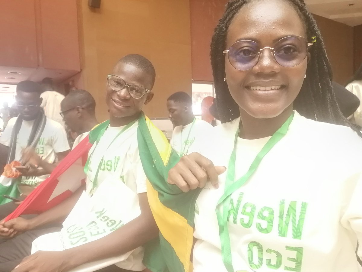 JustineSamari's tweet photo. Début des activités de la Week-Eco🎉😍. Un plaisir de représenter les jeunes togolais dans les questions climatiques. Vive la week-Eco vive le climat🎉❣️
#weekeco
#ecolotrip
#salemayenan 
#FridaysForFuture
#pacja https://t.co/b4GBTbkOiN
