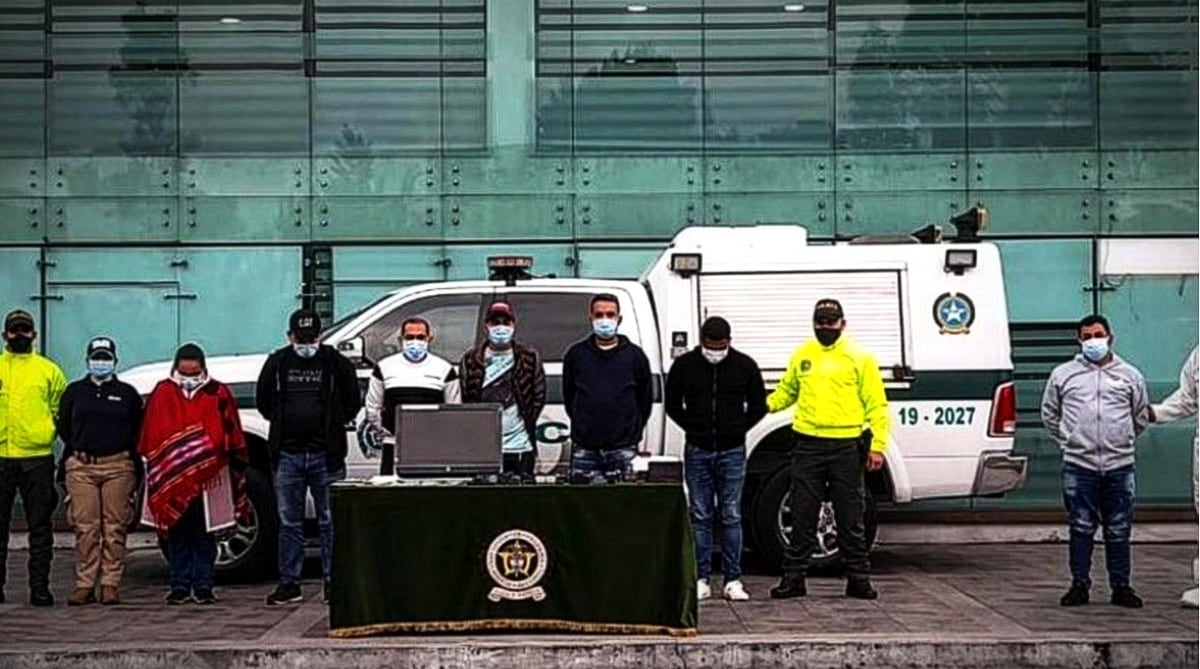 NoticiasFalcon's tweet photo. Movilizó a miles de venezolanos: Desarticulada en Colombia una red dedicada al tráfico de migrantes.

La banda, por medio de redes sociales y grupos cerrados de WhatsApp, contactaba a migrantes que permanecían o ingresaban de manera irregular a Colombia.

https://t.co/kblhEyNcYl https://t.co/jjDd9kYymi