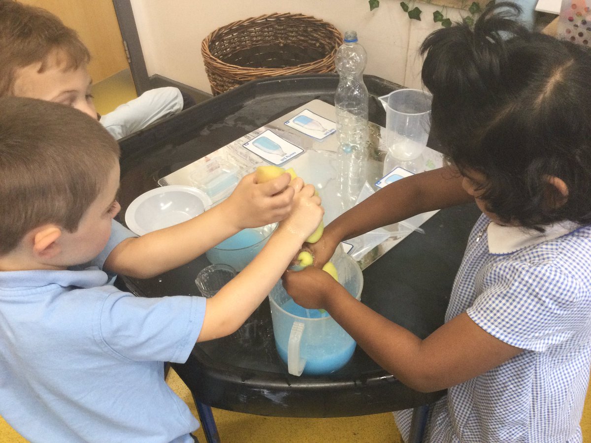 A_WilliamsAHPS's tweet photo. How many times do we need to squeeze the sponge to fill the container? Which container holds the most liquid and how will we know? #mathematicalunderstanding #waterplay #playingandexploring #creatingandthinkingcritically https://t.co/Fugopi2lDN