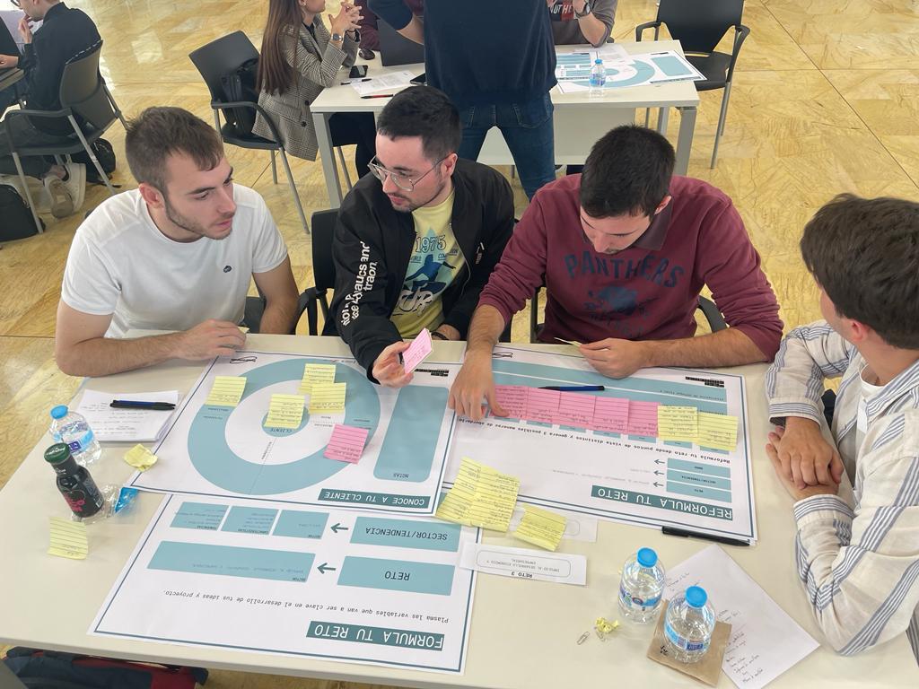 dadesvalencia's tweet photo. En el #ODdatathon 2023 en la categoría "Desarrollo económico y empresarial" el equipo ganador fue #EquipoTPT conformado por los miembros de la Càtedra: Carlos Jiménez, Néstor Villanueva, Adrián Simarro y Antonio Oliveros. ¡¡Enhorabuena chicos!!
@CtranspaUPV
@GovernObertVLC https://t.co/J4ug17gEge