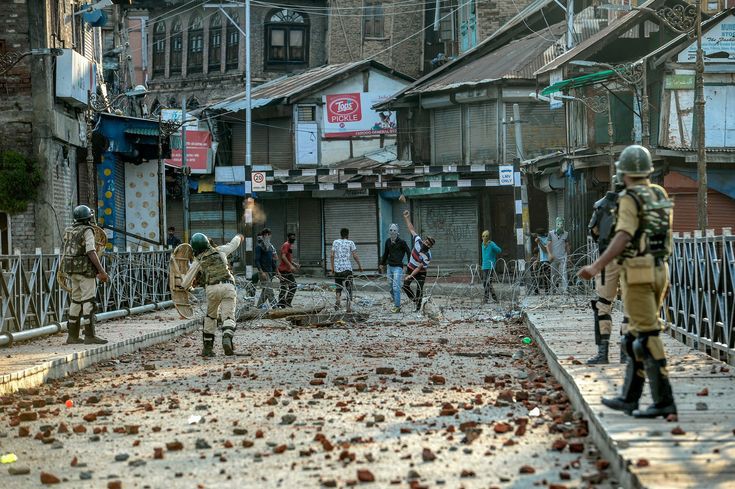 Float_ingHeart's tweet photo. Pakistan's national stance/government policy on the Kashmir issue is clear that the Kashmir issue between India and Pakistan should be resolved according to the UN Resolution 1949 Pakistan officially supports the legitimate struggle of the Kashmiri people and demands a https://t.co/kNxcaLLR7i
