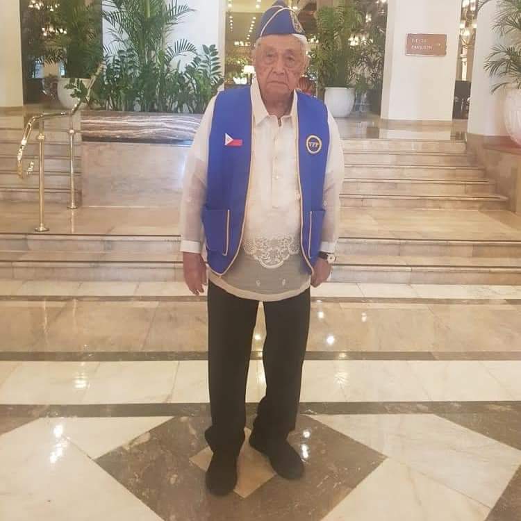 rowena_guanzon's tweet photo. Judge Sixto R Guanzon + was a guerilla at 17,  captured by Japanese soldiers , beaten up and incarcerates. He was able to escape. Studied in Silliman U in 1946 and graduated as its first Summa Cum Laude in 1950.  Hindi peke ang US Congressional Gold Medal ni tatay. https://t.co/rrPCLFSasJ