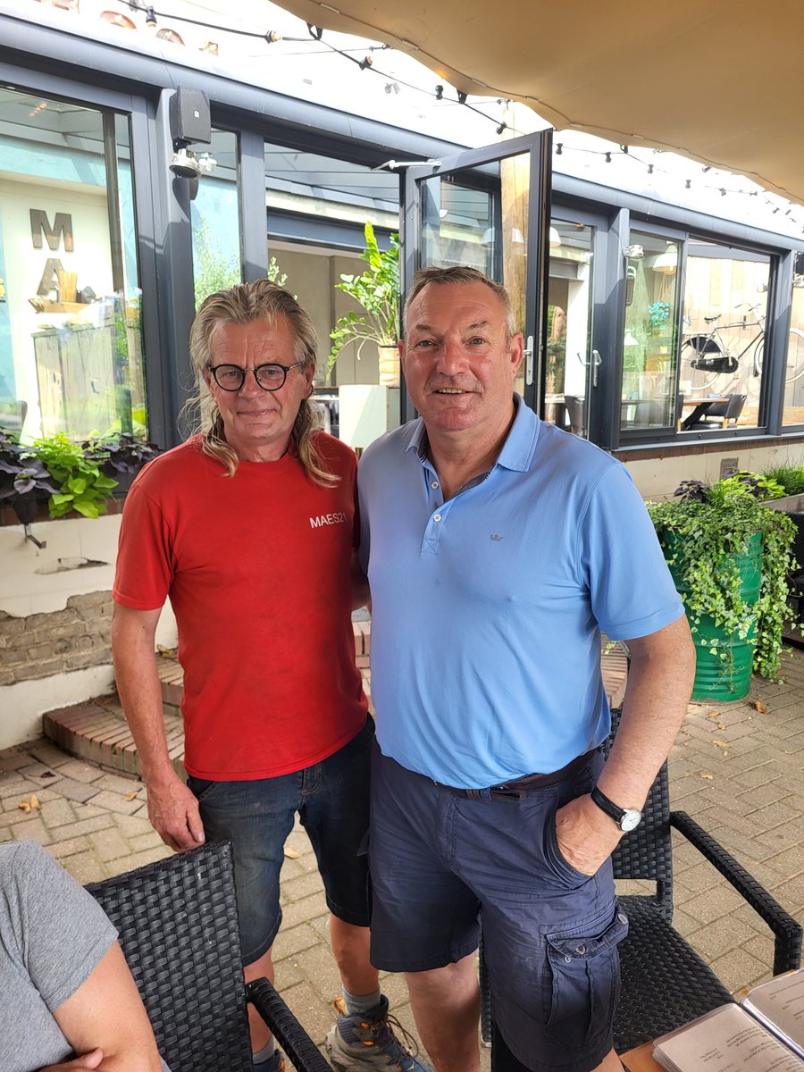 JlpvanRhee's tweet photo. Zomaar even een #bekende tegenkomen op mijn werk #maes21,,,#FCTwente #vriendelijk #moestuinmaesfeld #Baarlo #limburg https://t.co/3gyMy1vp7n