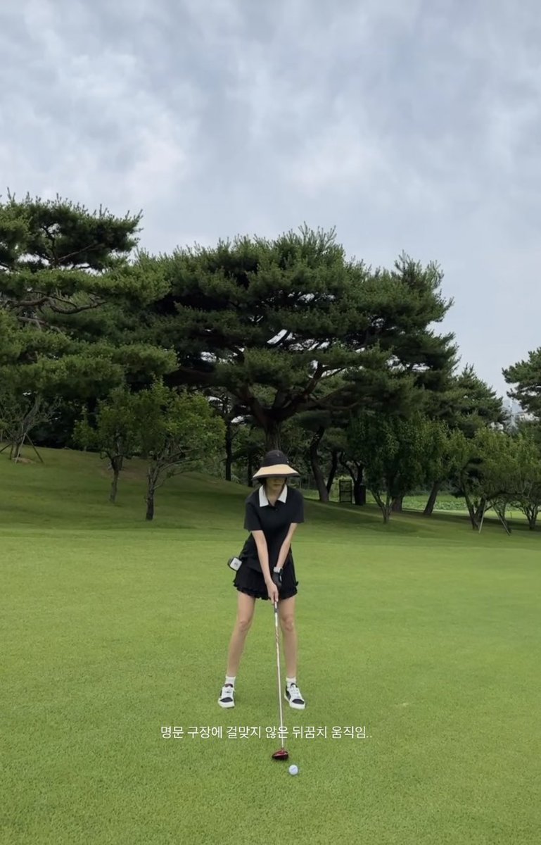 Hyominnn instagram story 🆙
: Even if the wind is so..25 degrees..at this point,weather (fairy )elf..self-praise
: Anyang CC doesn't have a shopping cart...walk..18 holes.The prestigious club
: Heel+movement didn’t match with prestigious club
#Hyomin #효민 #TARA #티아라 #T_ARA