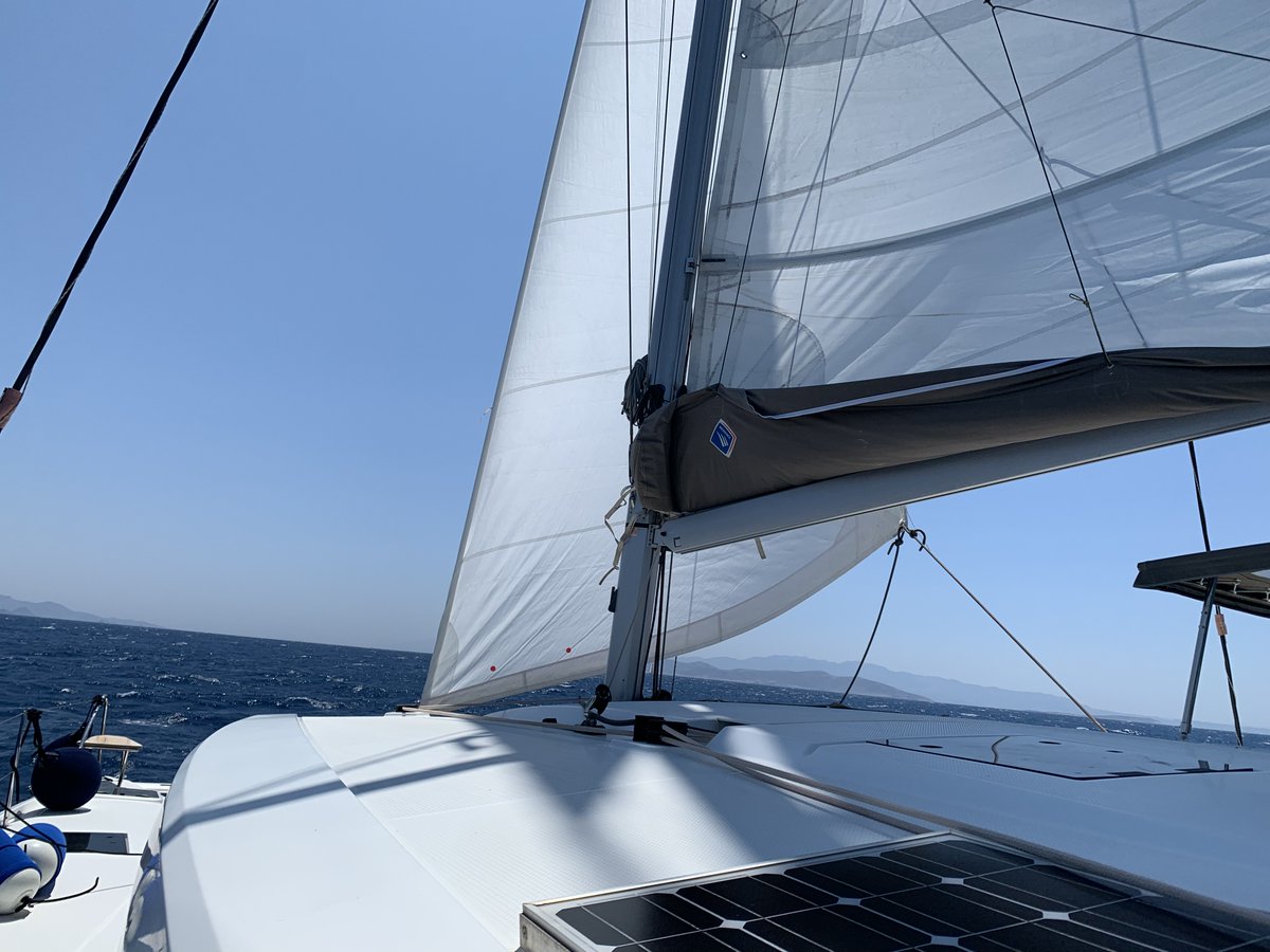 Entering Turkish waters
Don’t tell @0xMert_ itll upset him
20 knots, 2 m swell
Just about to overtake a much bigger monohull that started an hour earlier🚀