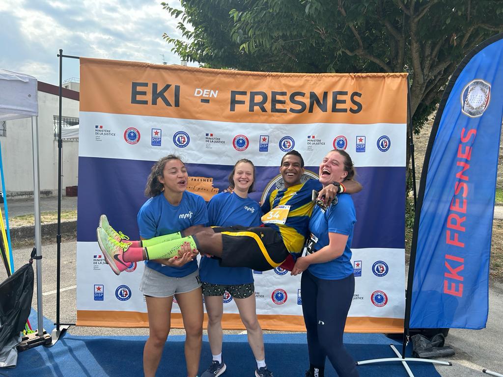 MutuelleMMJ's tweet photo. La MMJ partenaire du relais #marathon #EKI🏃‍♀️, avec Odiah Sibité, #ancienne #sprinteuse 🏃‍♀️ de l’équipe de #France 🇨🇵 à l'occasion des 125 ans du  #centre #pénitentiaire de #Fresnes 🎉🎊 https://t.co/eVVaTYVz5Q