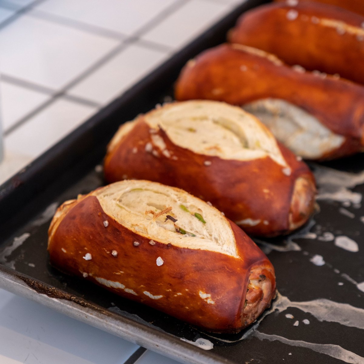 firinobakery's tweet photo. Sıcacık bir fırından taptaze lezzetler FIRIN'O'da. 😋
//
Fresh flavors from a warm oven, available at FIRIN'O. 😋

#fırıno #artisanbakery #bakery #gaziantep #dinner #breakfast #lunch https://t.co/7UAIrr9tLK