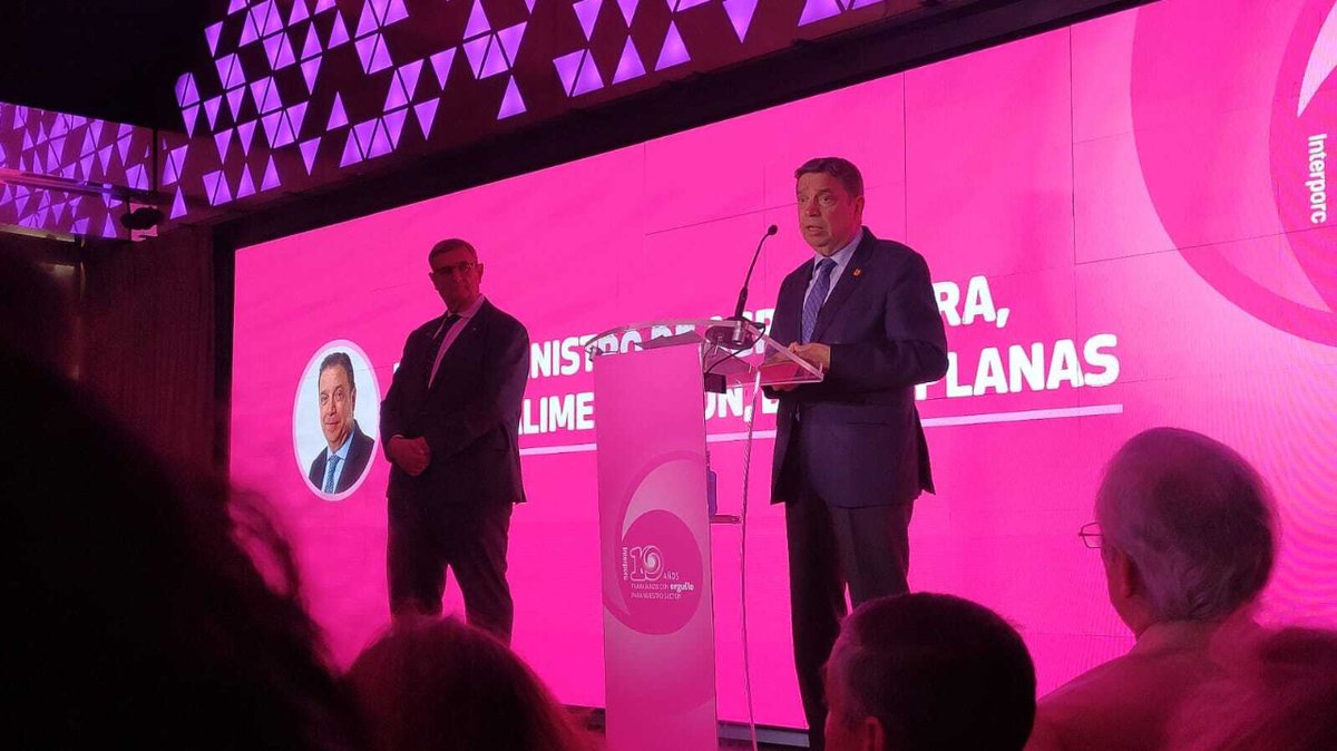 ¡Celebramos 10 años de trabajo! 🥳 Anoche rendimos homenaje a todas las personas que desde sus diferentes posiciones de trabajo han hecho posible la primera década de INTERPORC al servicio del sector porcino de capa blanca español 🐽 ¡Muchas gracias a todos los asistentes!