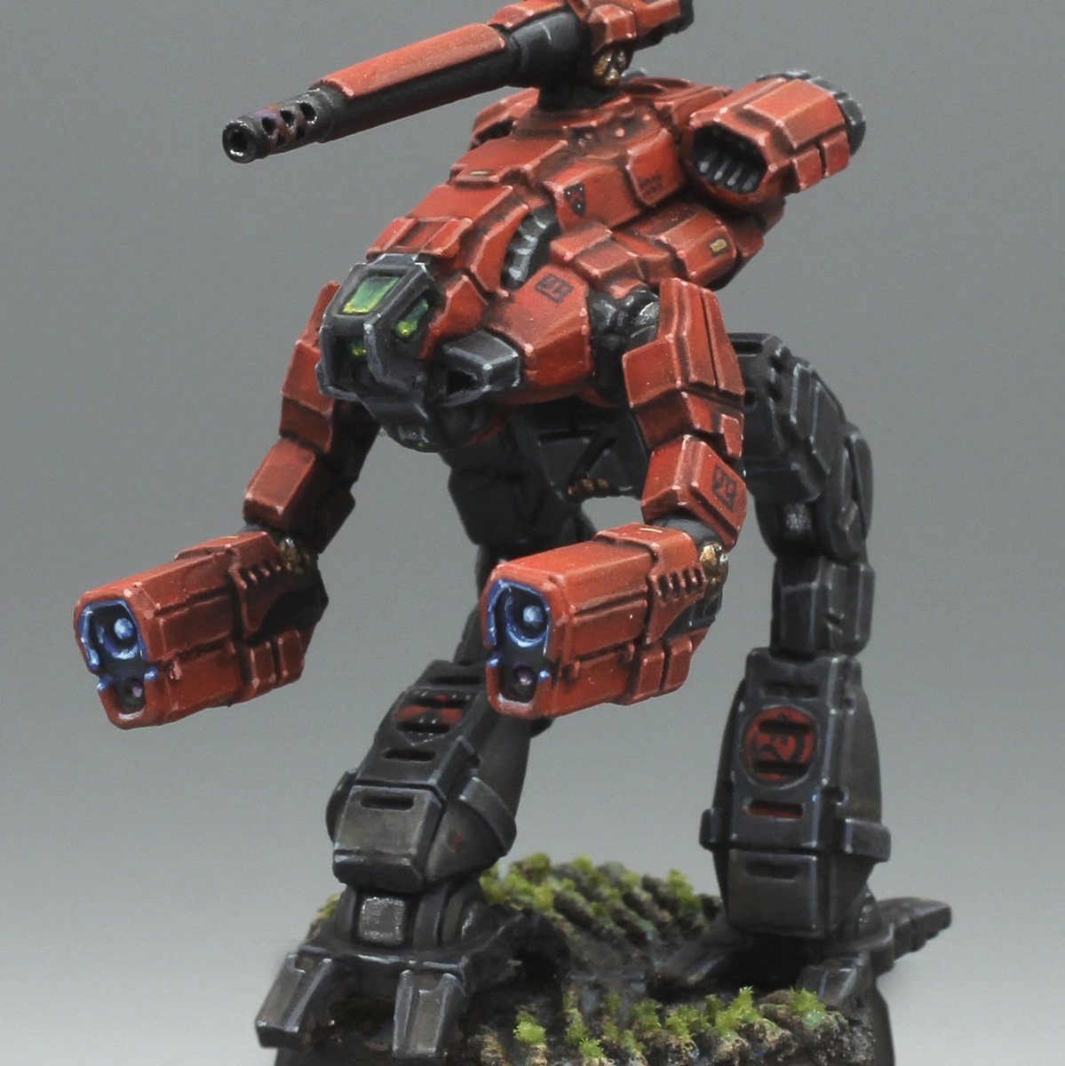 Look at this lady in red!
Wonderful figure and I am very happy with the way it came out.

Pew pew
#battletech