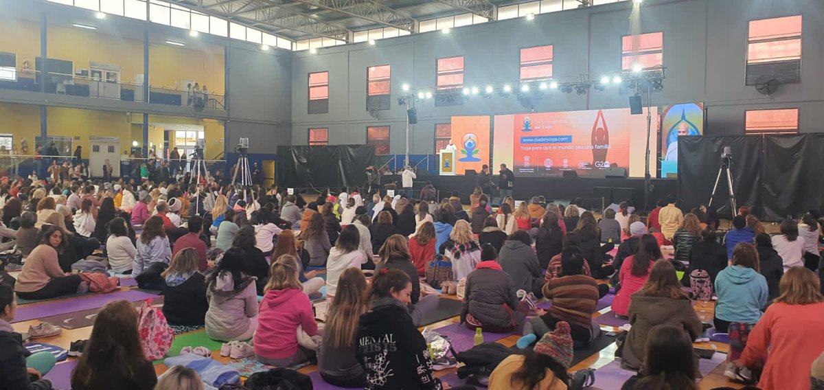 minarindia's tweet image. Joining forces with the Embassy of India in Buenos Aires, the Terrena Minar team celebrates Yoga Day, promoting holistic wellness and cultural exchange. 🧘‍♀️🌎

#YogaDay #EmbassyOfIndia #TerrenaMinar #WellnessForAll #CulturalExchange