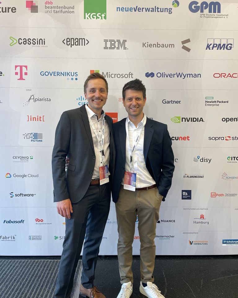 PlusServer's tweet image. Unserem Team macht es sichtlich Spaß, beim #Zukunftskongress in Berlin vor Ort zu sein.
Spannende Vorträge und interessante Gespräche machen das Event aus. Danke an alle, die vor Ort im Einsatz sind. 
#digitaleverwaltung #cloudprovider #madeingermany #dreamteam