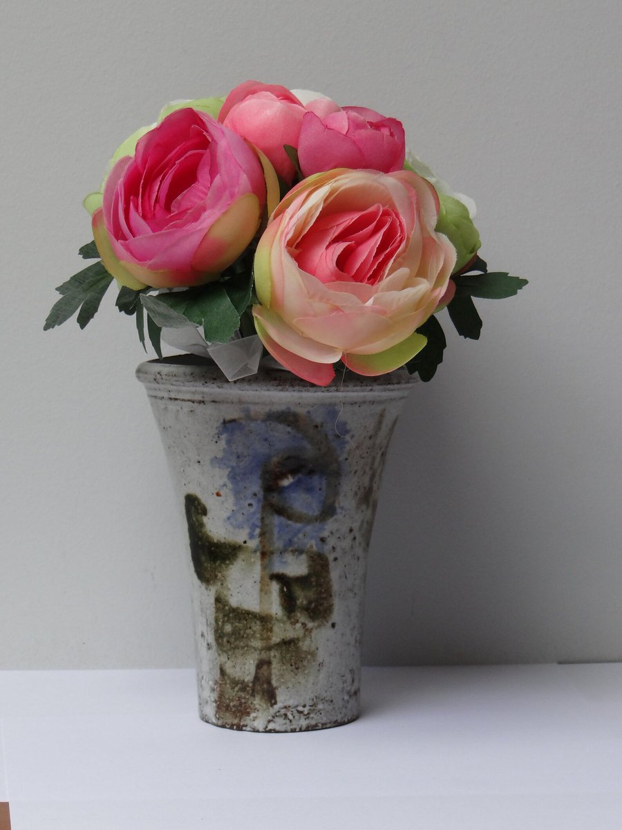 Albert Thiry, hanging wall vase, Vallauris pottery, flowerpot, handcrafted ceramics, France, @SympathyRTs @BlazedRTs @Retweelgend  @sme_rt @OnlyGreatsPics  #vintageculture  #vintage4sale #vintage #womaninbizhour #wiseshopper elementsdeco.etsy.com etsy.me/3CEfT85