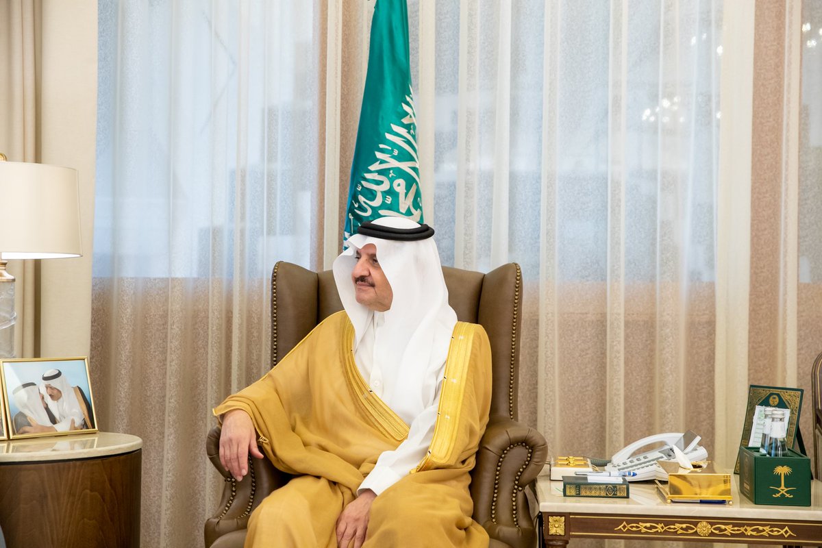 emara_sharqia's tweet photo. استقبل صاحب السمو الملكي الأمير سعود بن نايف بن عبدالعزيز
#أمير_الشرقيه
في مكتب سموه بديوان الإمارة اليوم الأربعاء ، رئيس مجلس إدارة الجمعية السعودية للعلاج الطبيعي الدكتور عبد الفتاح بن سعيد القحطاني، ومدير فرع الجمعية بالمنطقة الشرقية الاستاذة هياء بنت جاسم الدوسري واعضاء الجمعية .