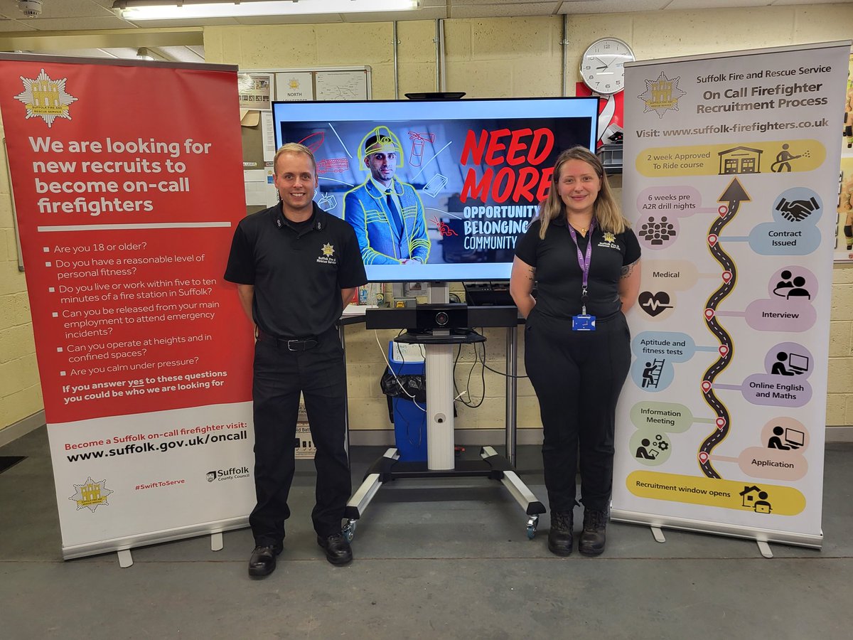 NthLowestoft16's tweet photo. Excellent turn out for our On-call recruitment information event last night. Thanks also to @EveryoneActive at Waterlane Leisure Centre #Lowestoft  for supporting us. 
For more information about on-call firefighting:
https://t.co/o7numfc1Ga
@SuffolkFire
@CatherinePaddon https://t.co/757yE20Kgx