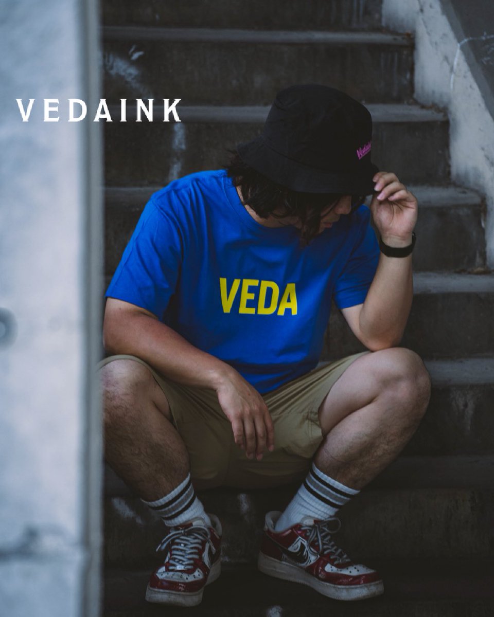 vedainkjp's tweet photo. #Tシャツはシンプルがいい
鮮やかな青ボディと相性◎は
黄やオレンジなどの明るい色。

サイズの大小に関わらず
プリントで存在感を。

モデルは京都メロディックハードコア
LABRETドラム @neo_naoki_dr 🥁

▼ご注文はこちら
https://t.co/csq2ky47UP

#VEDAINK
#シルクスクリーンプリント https://t.co/SWaJzIEHsX