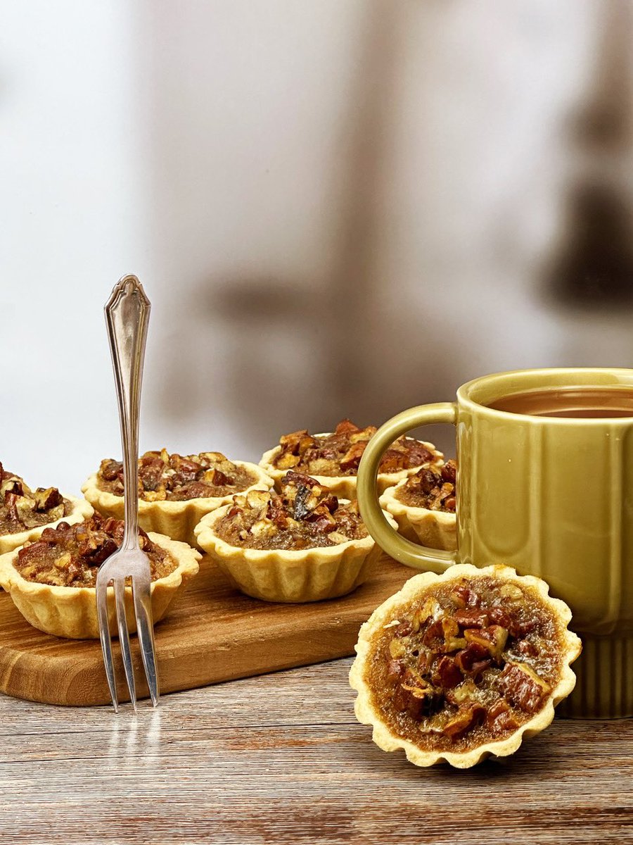 🩵 Mini Pecan Pies 🩵They are delicious maple syrup little pecan pies with a nice thin buttery pastry case which not only look great but taste great too.
sarahsslice.co.uk/post/sarah-s-m…
#pastrychef #pastrylife #pastrylove #pastry #Foodwriter #pecan #pecanpie #pastrylover #sarahsslice