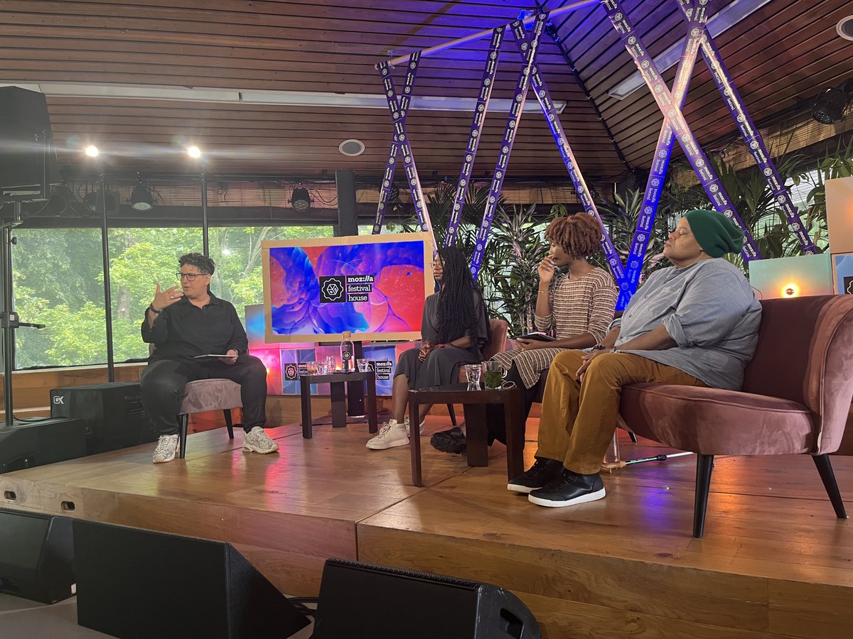 Fascinating conversation about the captivating intersections of language, technology, and humanity with <a href="/kosisochukwuN/">kosisochukwu</a>, <a href="/artofetheltawe/">Ethel Tawe</a>, and <a href="/jbobalotta/">j. bob alotta</a>. One quote that stuck with me was, "Their language travels with them across the ocean".
<a href="/mozillafestival/">Mozilla Festival</a>