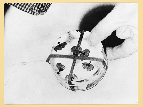 In the 1920s and 1930s queer clubs &amp; spaces were vulnerable to police raids. 

Make-up was seen as a sign of effeminacy &amp; therefore homosexuality. 

Police would use blotting paper to test for powder &amp; rouge.

📷: WO 195/15751 

#PrideMonth #Pride2023