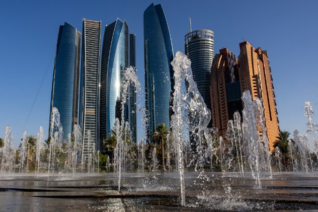 Over the past year, Abu Dhabi has explored a string of ambitious acquisitions in the international banking sector in an attempt to become a global financial powerhouse. bloomberg.com/news/articles/… via @NicolasParasie @DNair5 @Archanamideast