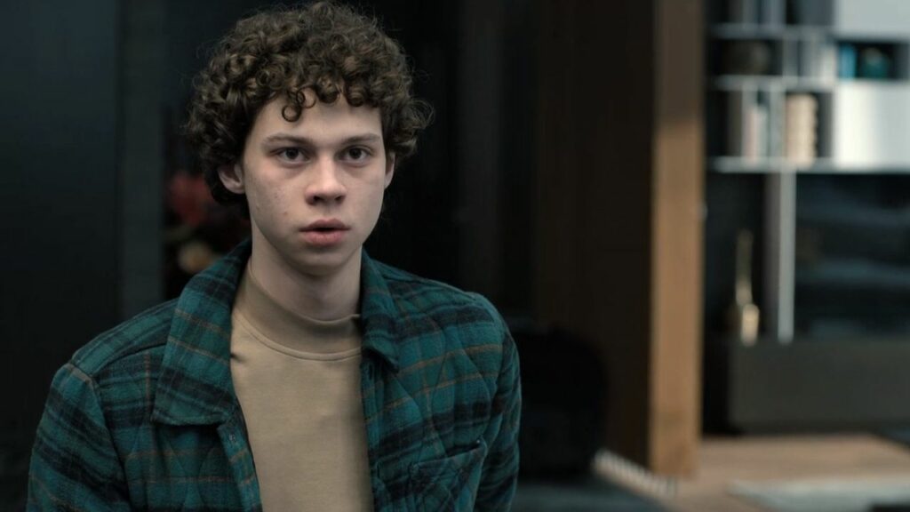 SammyKabel's tweet image. I don't know why y'all hated this young kid so much in #Extraction2 . Without his dumbass the movie ends in exactly 1 hour. He bought y'all an extra hour of vayolens😅😅