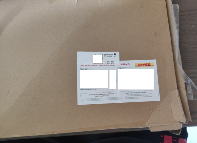 @DeutschePostDHL samma, is das normal, dass Pakete bei euch einfach so aufgefuddelt werden? Macht den Scheiß doch wenigstens wieder ordentlich zu. Oder zumindest nicht ganz so offensichtlich. Flitzpiepen.
@le0nenrique also Paket is da, aber bei der Post herrschte große Neugier...