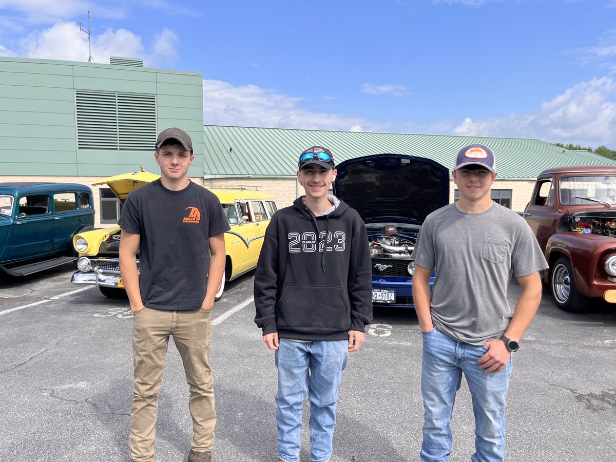 The Tappet Twirlers Auto Club brought their annual Campus Cruise In to #moboces this month to formally present 2 scholarships to our #CTE students. And thanks to their connections, the Lee Center Trailbusters Snowmobile Club became a first-time scholarship sponsor this year! https://t.co/I9ouEAIESX