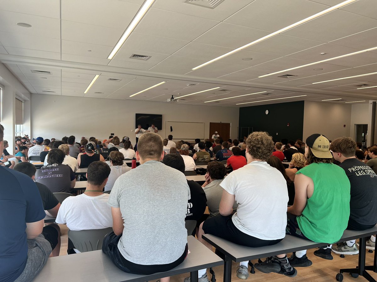 CoachFantuzzi's tweet photo. Year 5 in the books at the Midwest Linemen Camp🏴☠️ @CoachPaulAlex @gbolles72 See you next year
#Linemen #GoUPNorth #ShareNMU #NMUWildcats https://t.co/aC0pQ7aS8z
