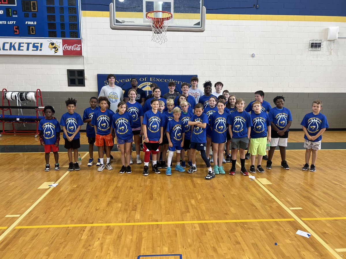 1st year of skills camp is over!  We loved all 3 days! Can’t wait to make it even better next year! It was fun working with this group. It was nice seeing former and current players come out and help! <a href="/Matt_Kuyk/">Matt Kuykendall</a> <a href="/JordynBradford4/">Jordyn Bradford</a> <a href="/CSmiff3/">Collin Smith</a> <a href="/ryonreed2/">Ryon Reed</a>