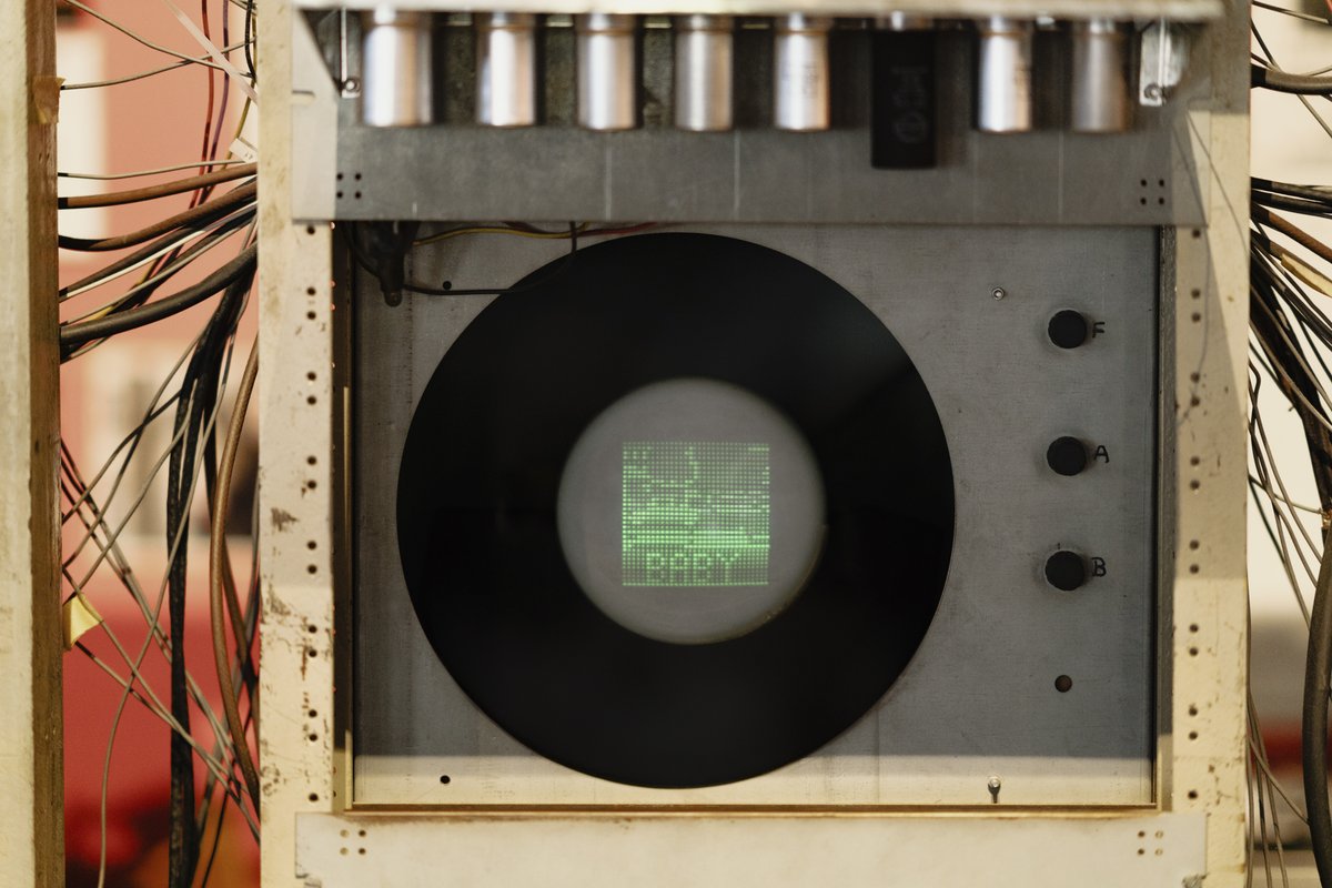 Today marks 75 years since the Manchester Small Scale Experimental Machine, otherwise known as Baby, ran for the first time! 🖥️

It was the world’s first stored-program computer, the technology is still used as the basis for billions of computers today🧵